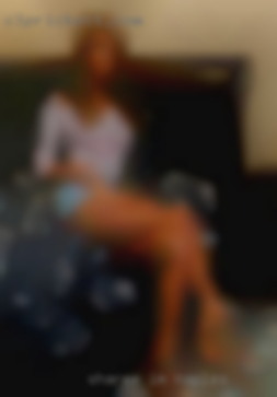 Sharee: I'm a 5 foot 4,  27 Naples year old.